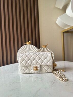 CHANEL 22B MINI CLASSIC FLAP-White